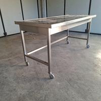 Tavolo in acciaio inox