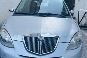lancia y