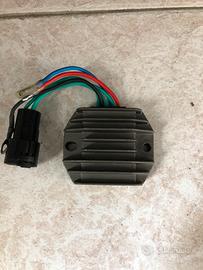 Regolatore / carica batteria Yamaha
