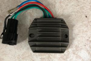 Regolatore / carica batteria Yamaha