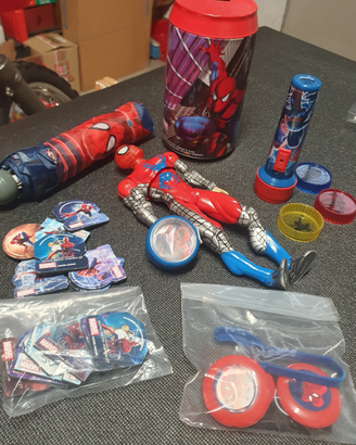 Tanti articoli con figura di spider-man