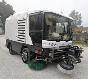 SPAZZATRICE STRADALE COMPATTA RAVO 540CD TIER 3