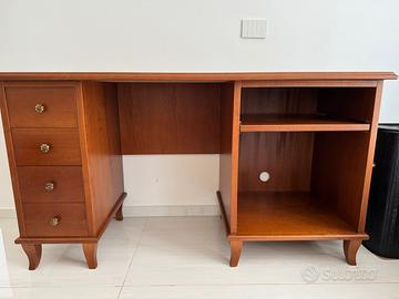 Scrivania in legno