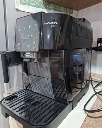 macchina caffè DeLonghi Magnifica Start color nero