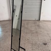 Specchio da terra nero.