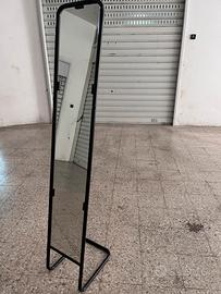 Specchio da terra nero.
