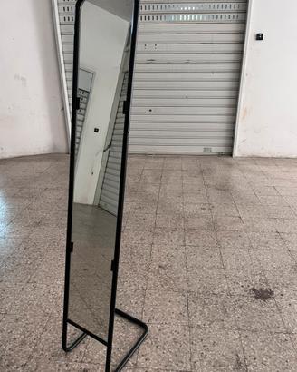 Specchio da terra nero.