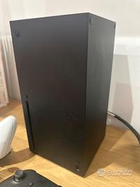 Xbox X 1 TB + 3 joystick + caricatore + Cuffie