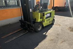 Carrello elevatore clark