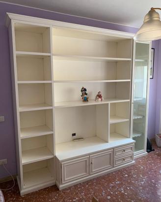 Libreria bianca, vano TV e vetrina