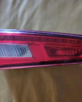 Faro post sx portello Alfa Romeo Giulietta 2011