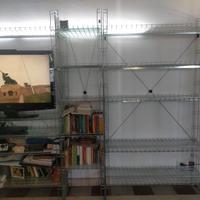 libreria in rete di acciaio