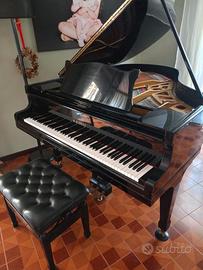 Pianoforte a mezza coda Kawai