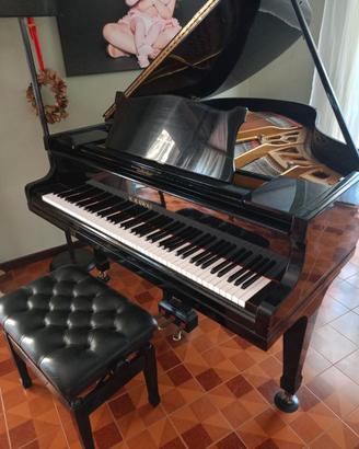 Pianoforte a mezza coda Kawai