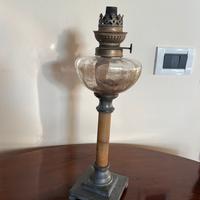 Antica lampada ad olio