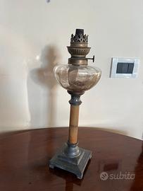 Antica lampada ad olio