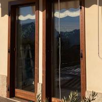 Serramenti in abete tinta noce