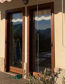 Serramenti in abete tinta noce