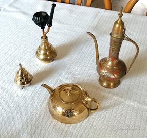 Set di oggetti vintage in ottone. 