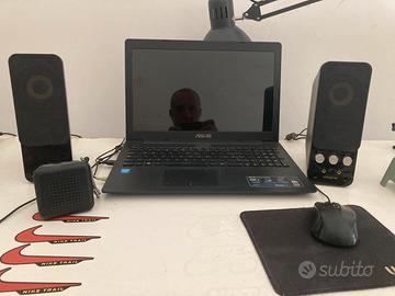 Notebook Asus con casse e tv