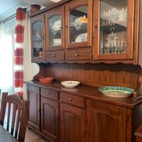 credenza, tavolo e 6 sedie (in legno)