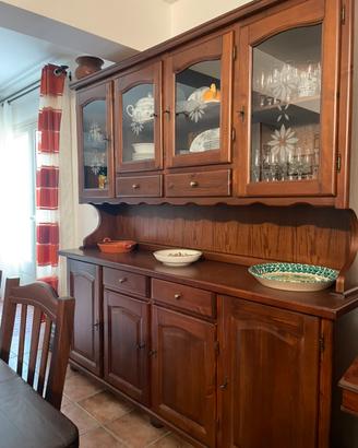 credenza, tavolo e 6 sedie (in legno)