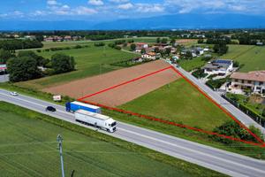 Terreno Agricolo con Alta Visibilità Fronte Stata