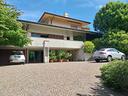 villa-di-578-m²-con-piu-di-5-locali-e-box-auto-dop