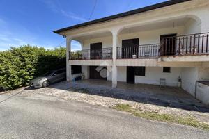 CASA INDIPENDENTE A ATINA