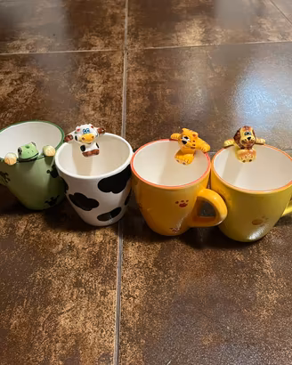 4 tazze da latte con figure di animali in tilievo