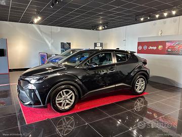 TOYOTA C-HR 1.8 Hybrid E-CVT Business