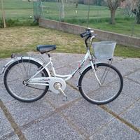 bicicletta donna con ruote da 24 e cestino 