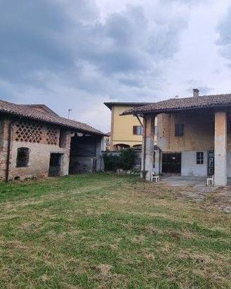 Rustico / Casale di 120 m² con 4 locali a Pandino