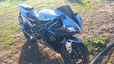 Yamaha r1