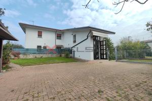 CAVARZERE - Villa bifamiliare in loc. Piantazza -