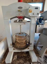 Impianto oleario con pressa 