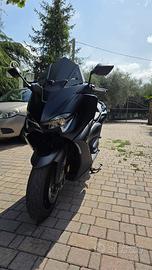 TMAX 560