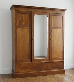 Armadio Antico a 3 Ante in Legno Pregiato