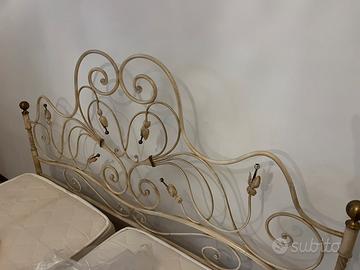 Letto in ferro con reti