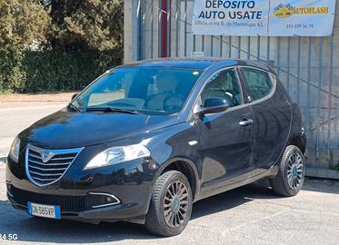 Lancia Ypsilon 5 porte Ecochic Silver