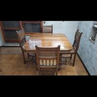 Tavolo provenzale '800 allungabile, con sei sedie 