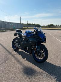 Yamaha r7 a2