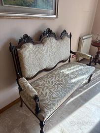 Divanetto antico.