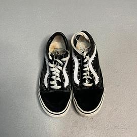 Scarpe Vans nere con le borchie da donna  38