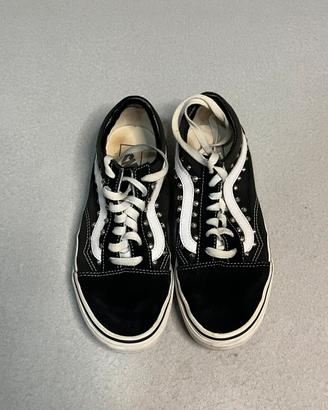 Scarpe Vans nere con le borchie da donna  38