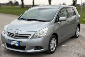 Toyota Verso 2.0 diesel 2012 7 posti Gancio Traino