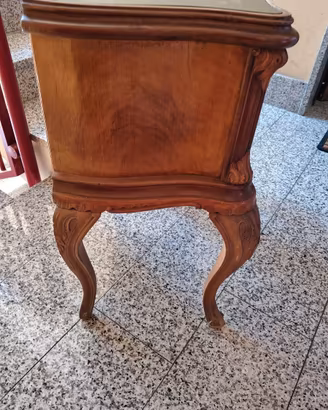 Coppia di comodini stile barocco