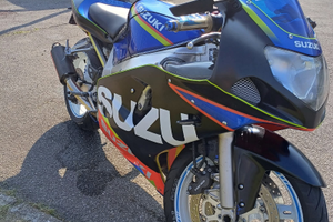 Suzuki gsrx (600)