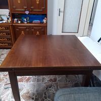 Tavolo in legno apribile