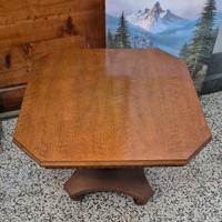 Tavolino di cortesia 